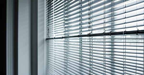 Tarifs pour l'entretien des stores à liège : notre guide complet